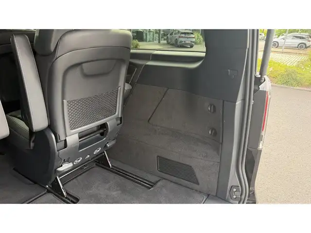 Mercedes-Benz V-Class view 9