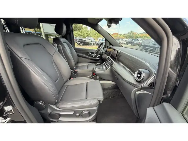 Mercedes-Benz V-Class view 11
