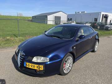 GT 3.2 V6 Distinctive