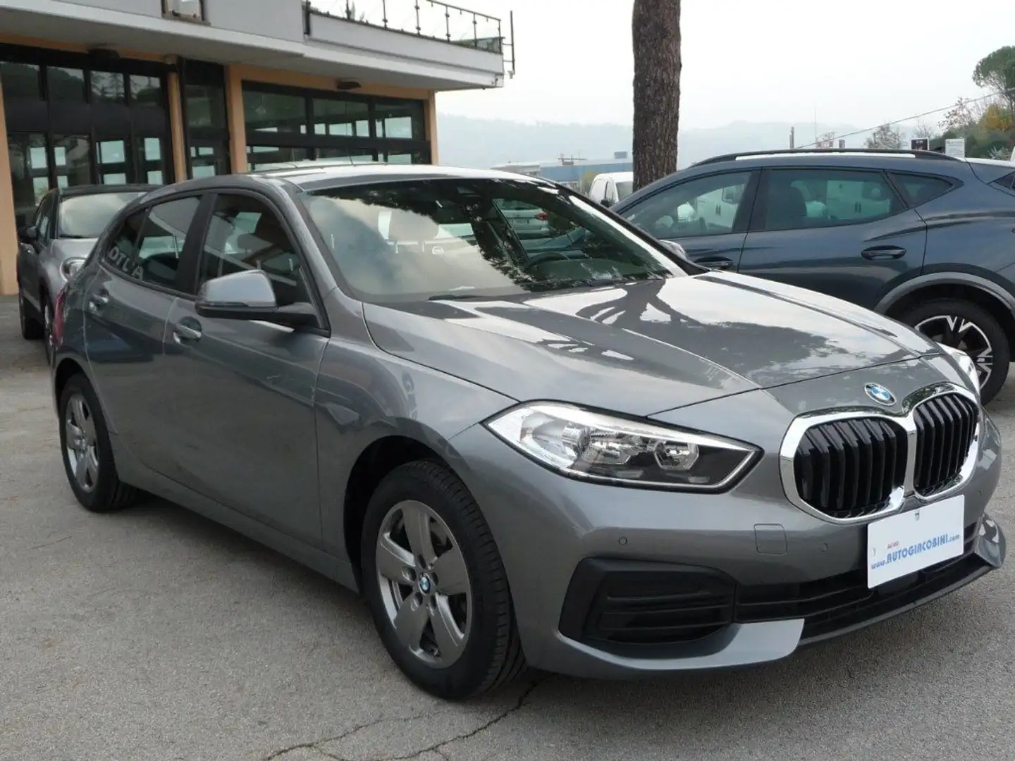 BMW 116 d 5p. Business Advantage STEPTRONIC Gris - 1