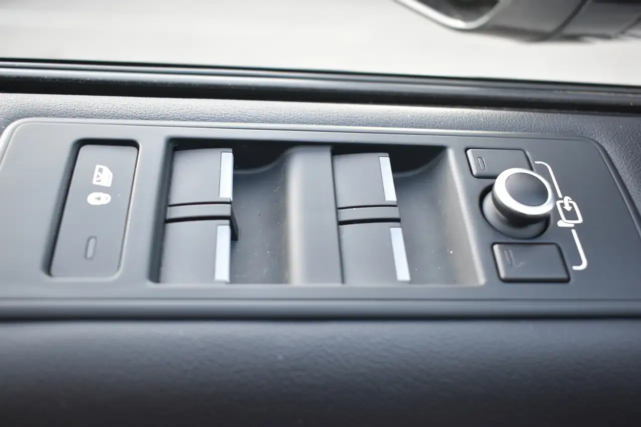 Land Rover Range Rover Sport снимка Land Rover Range Rover Sport
