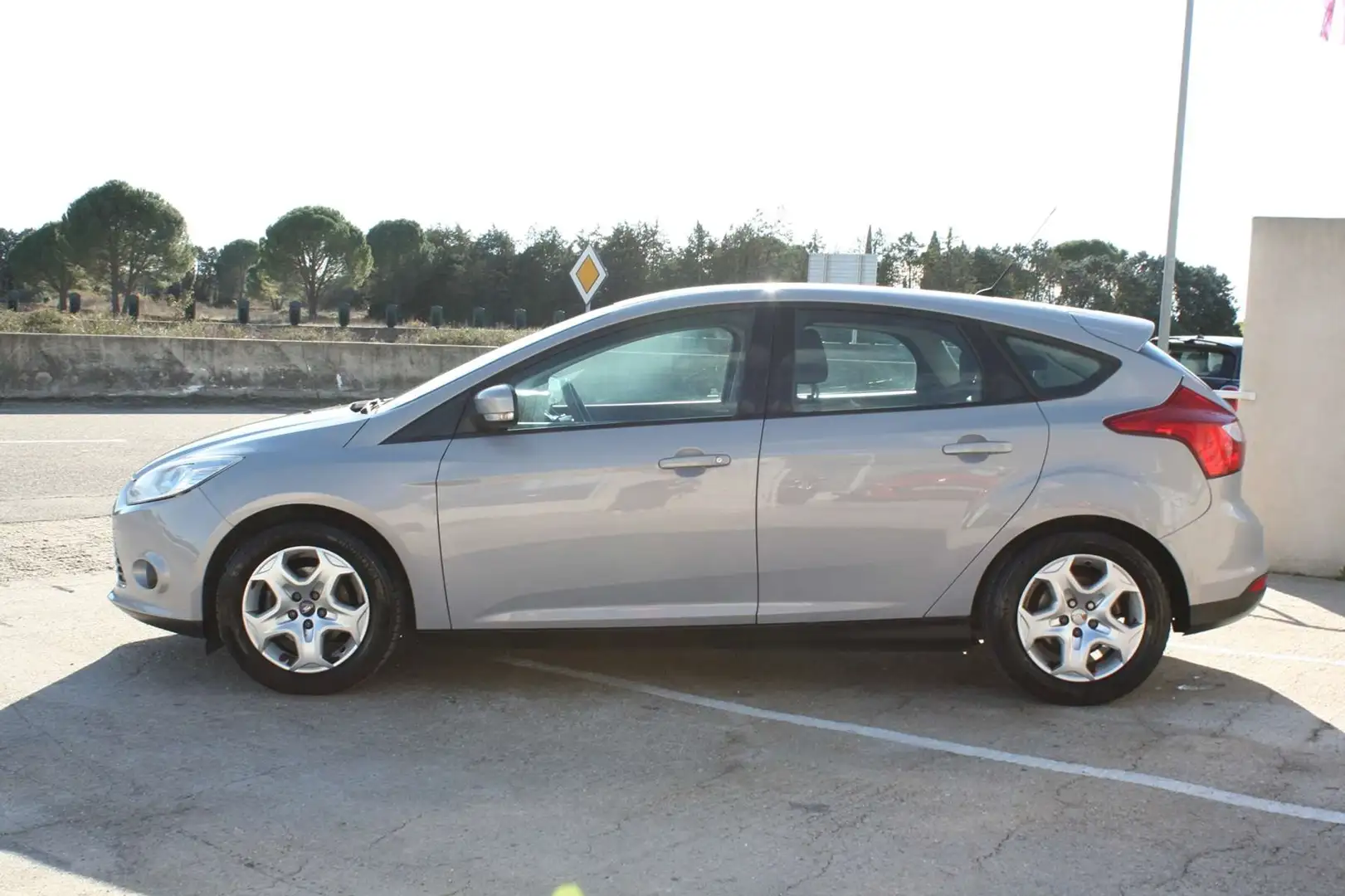 Ford Focus 1.6 TDCI 95CH FAP STOP\u0026START TREND 5P Gris - 2