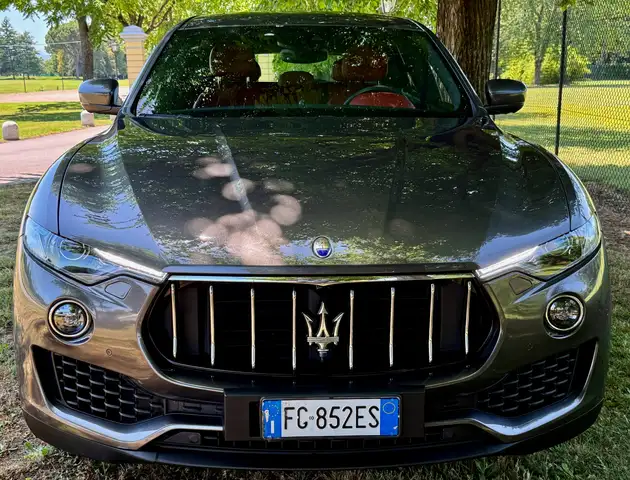 Maserati Levante view 3