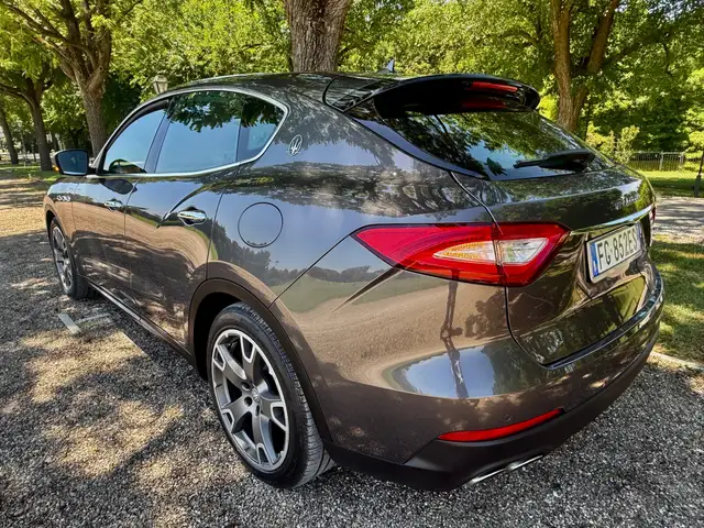 Maserati Levante view 7