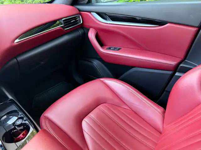 Maserati Levante view 12