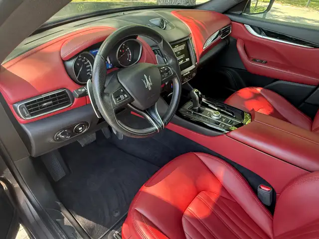 Maserati Levante view 8