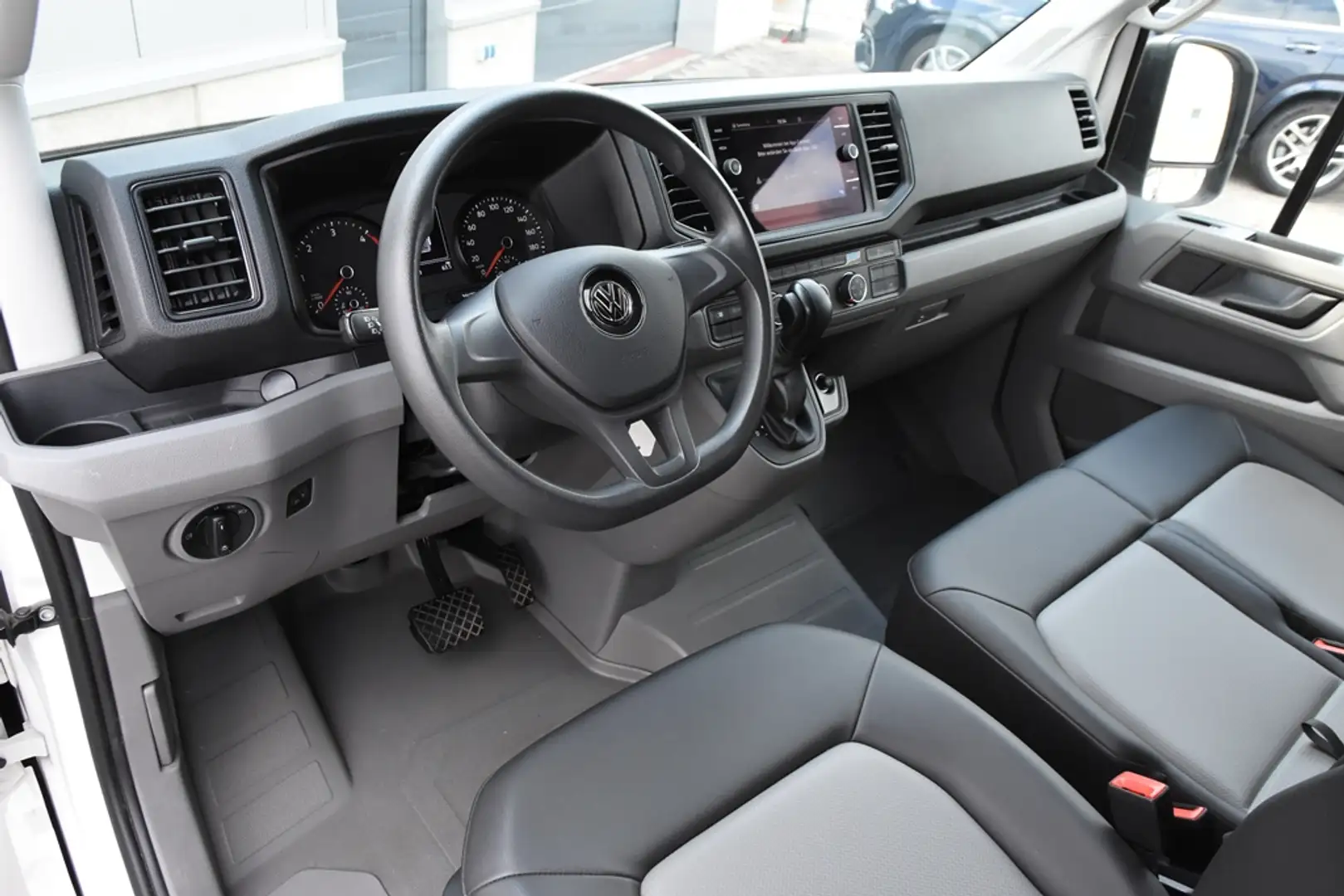 Volkswagen Crafter 35 2.0 TDI L4H3 Automaat *Leer*Navigatie*Trekhaak* Wit - 2