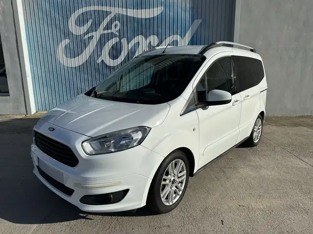 Ford Tourneo Courier 1.0 Ecoboost Titanium