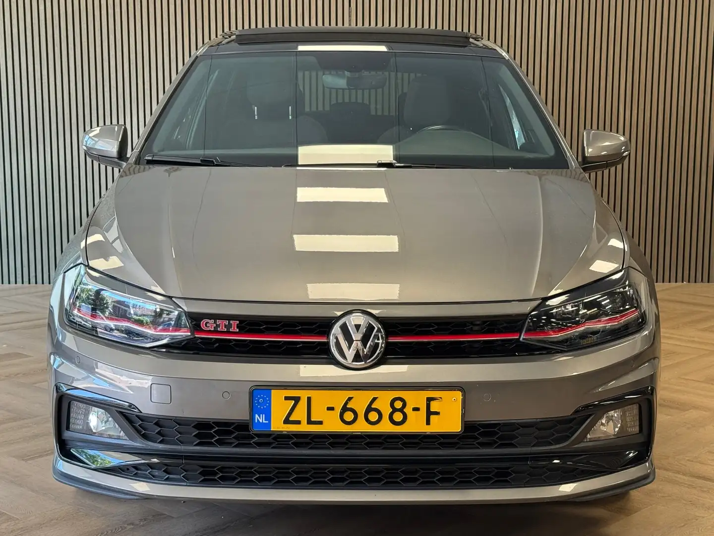 Volkswagen Polo GTI 2.0 TSI DSG AUT. PANORAMADAK VIRTUAL COCKPIT APPLE Grijs - 2