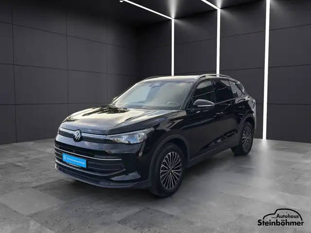 Volkswagen Tiguan view 2