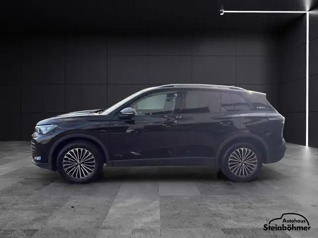 Volkswagen Tiguan view 3