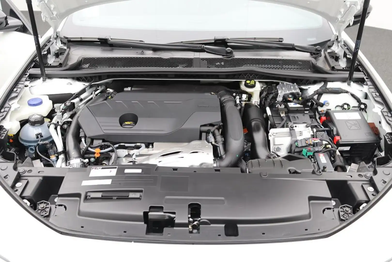 Peugeot 508 SW Hybrid 225 GT Pack Automatik Blanc - 2