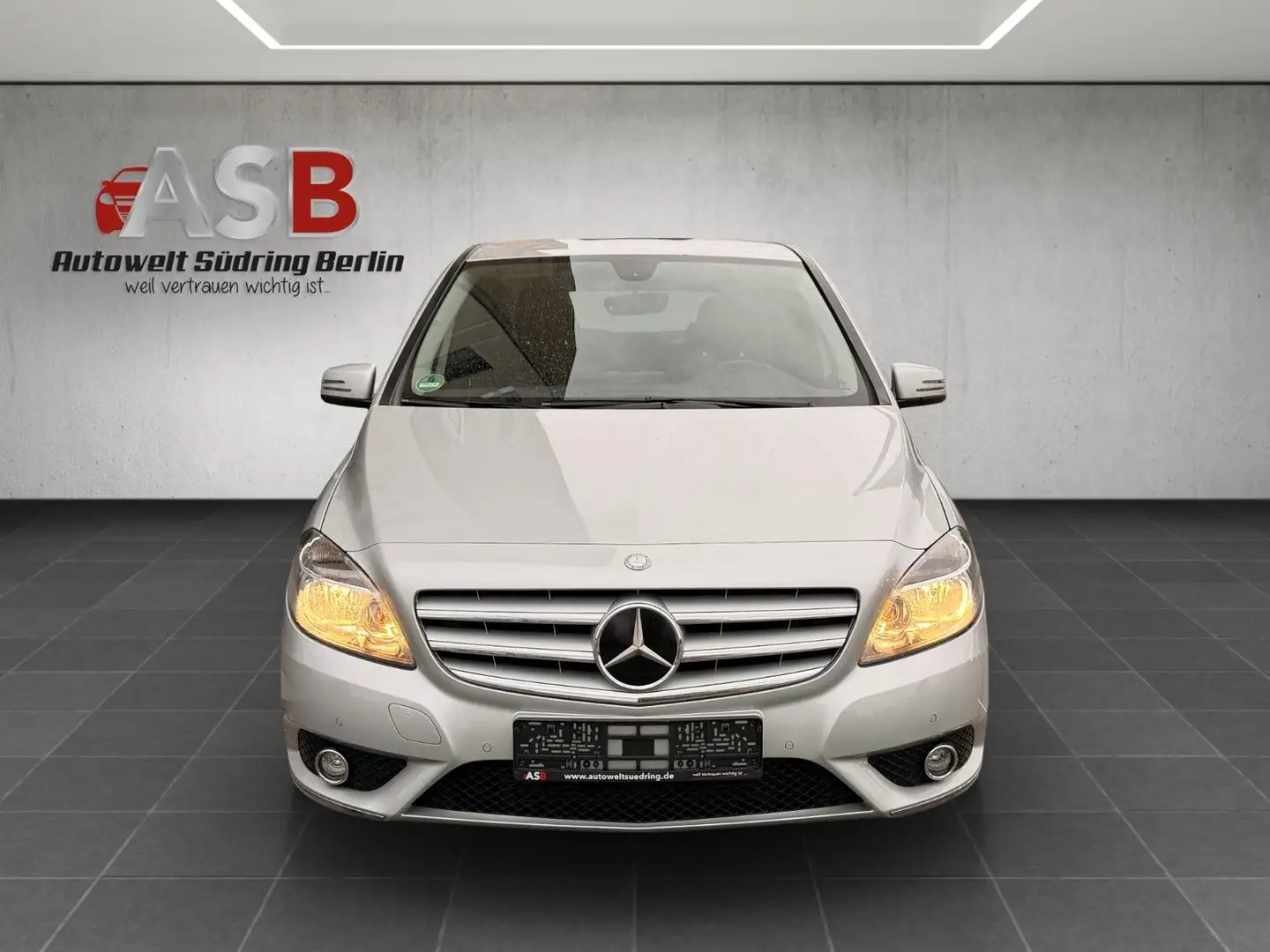 Mercedes-Benz B 180 Automatik*Navi*Klima*2.Hand Silber - 2