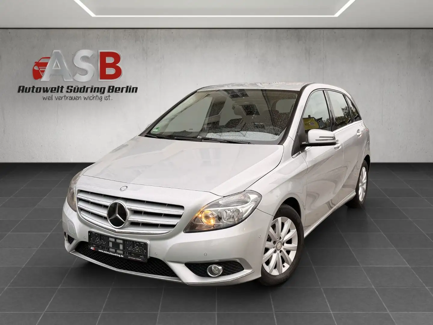 Mercedes-Benz B 180 Automatik*Navi*Klima*2.Hand Silber - 1
