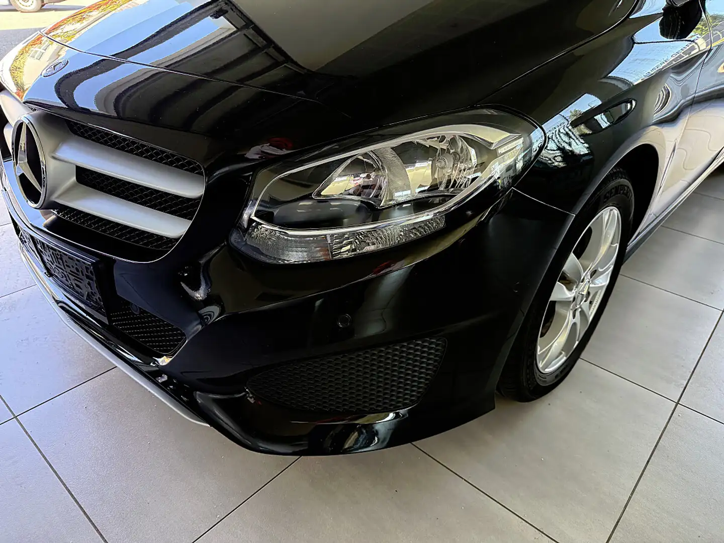 Mercedes-Benz B 180 CDI A-Edition Aut. Schwarz - 2