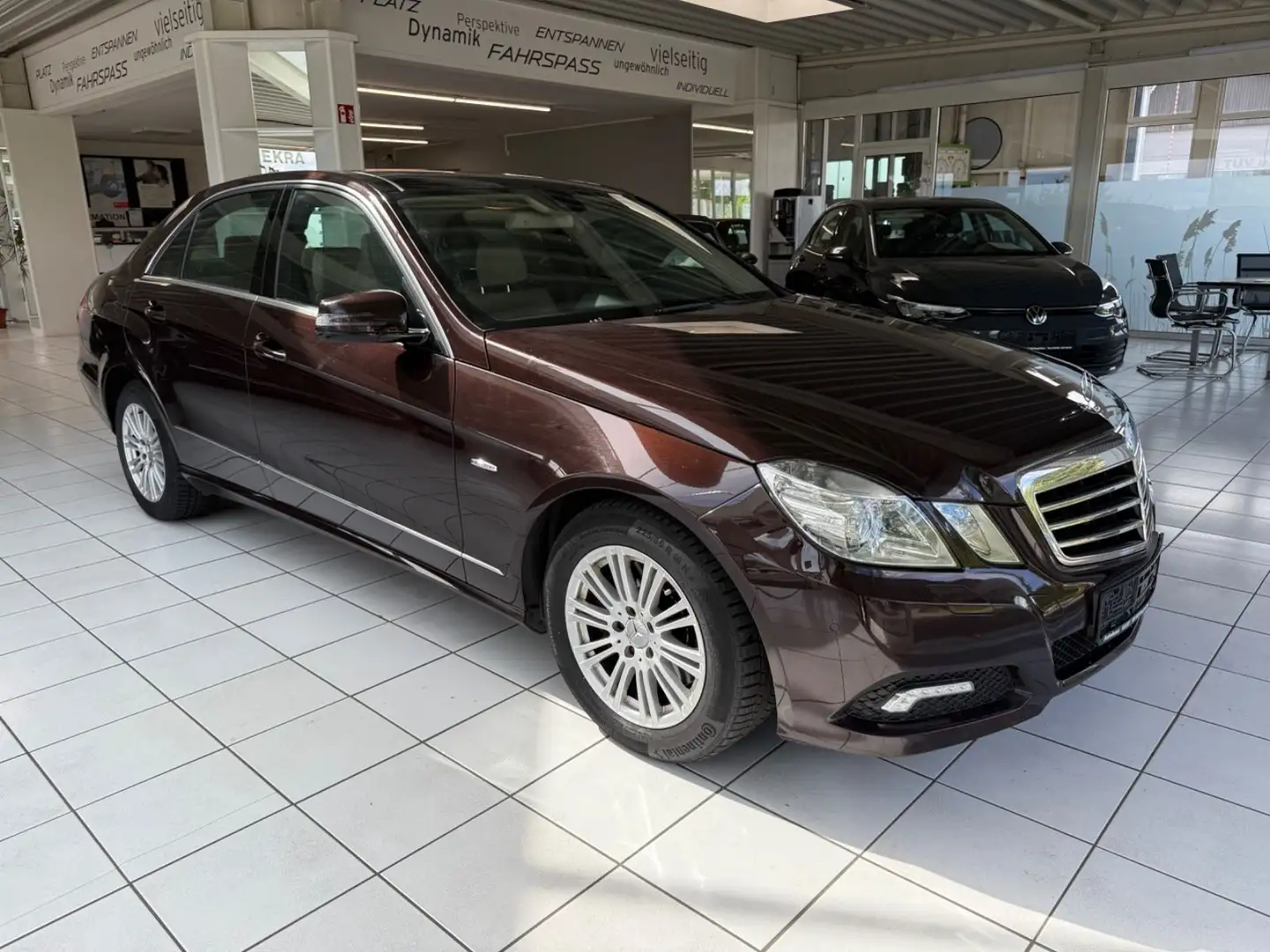 Mercedes-Benz E 250 CDI,Automatik,Xenon,Navi,Leder,Panoramadac Braun - 1