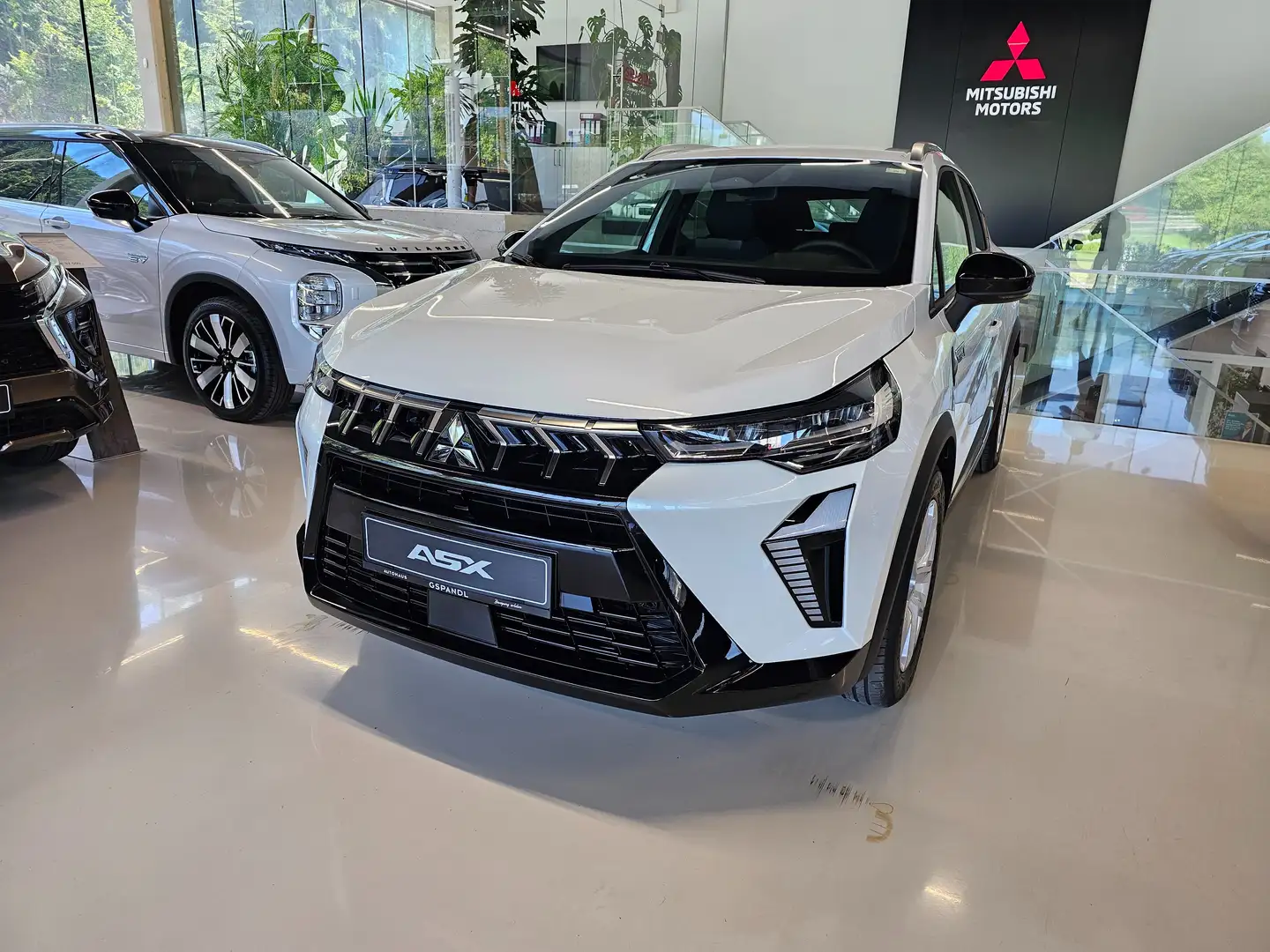 Mitsubishi ASX 1,8 HEV Invite S+C AT 26 Weiß - 1