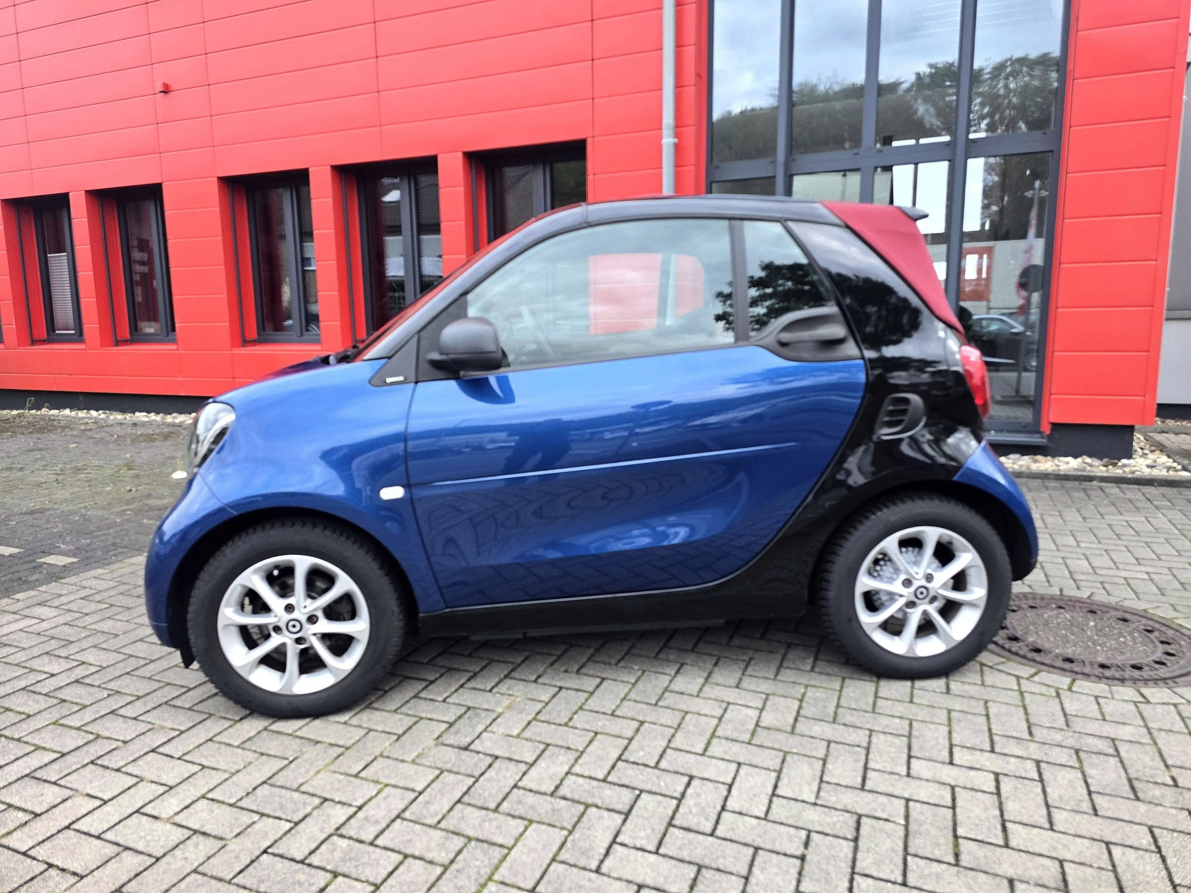 smart forTwo Cabrio*Automatik*Servo*Navi*Allwetter*SHZ* — photo 4