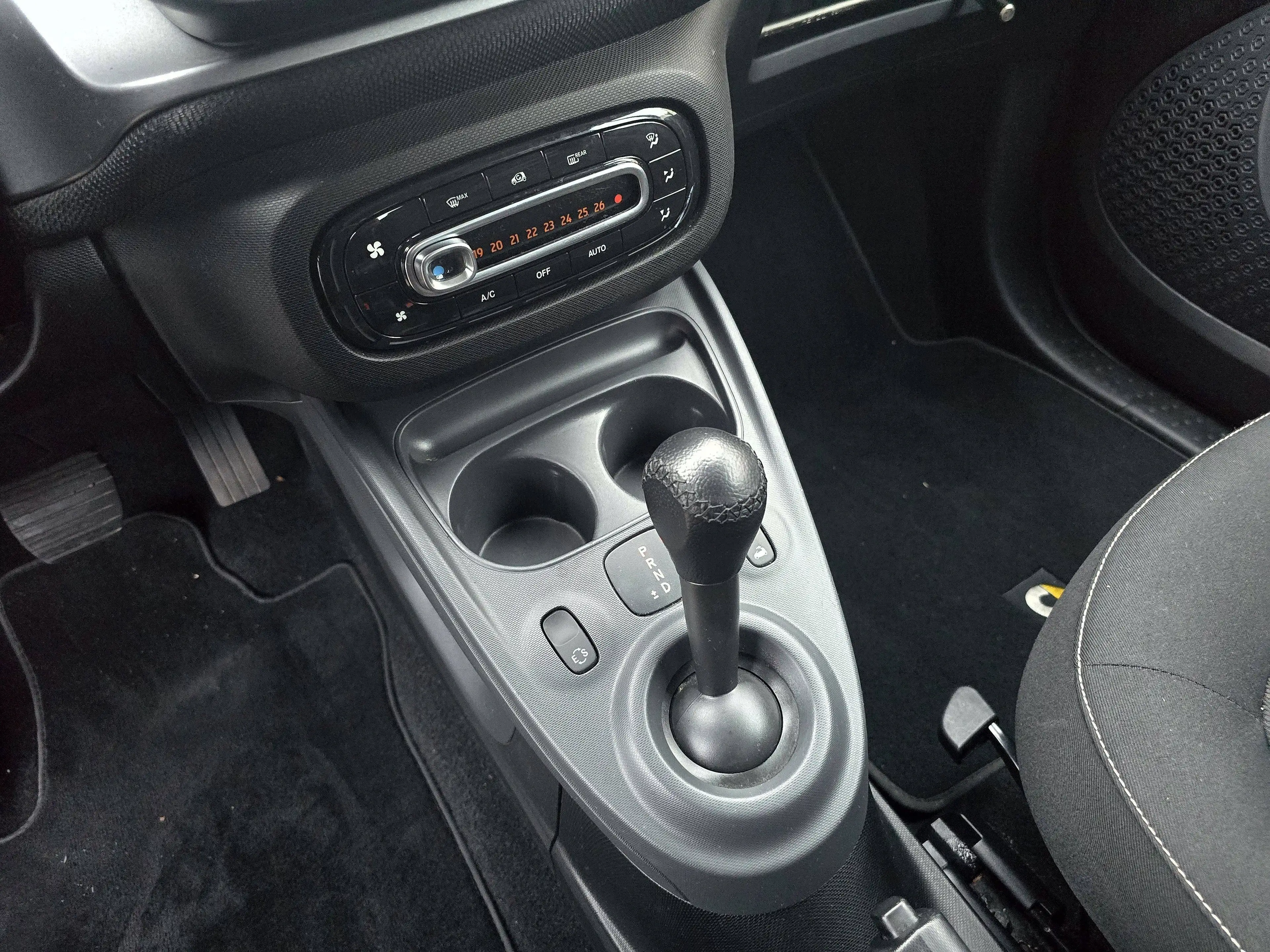 smart forTwo Cabrio*Automatik*Servo*Navi*Allwetter*SHZ* — photo 14