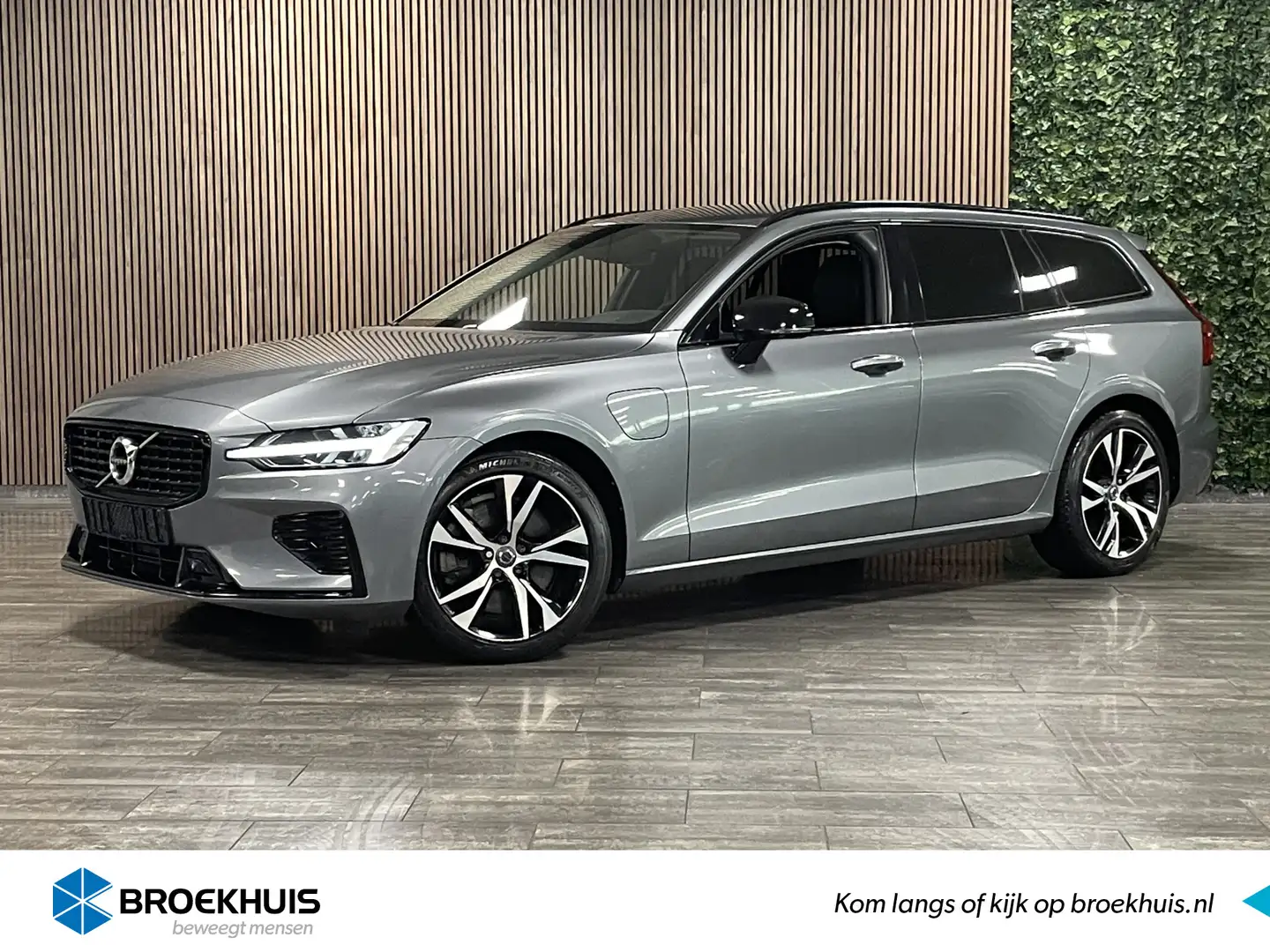 Volvo V60 T6 AWD Recharge R-Design | Adaptieve Cruise Contro Grijs - 1