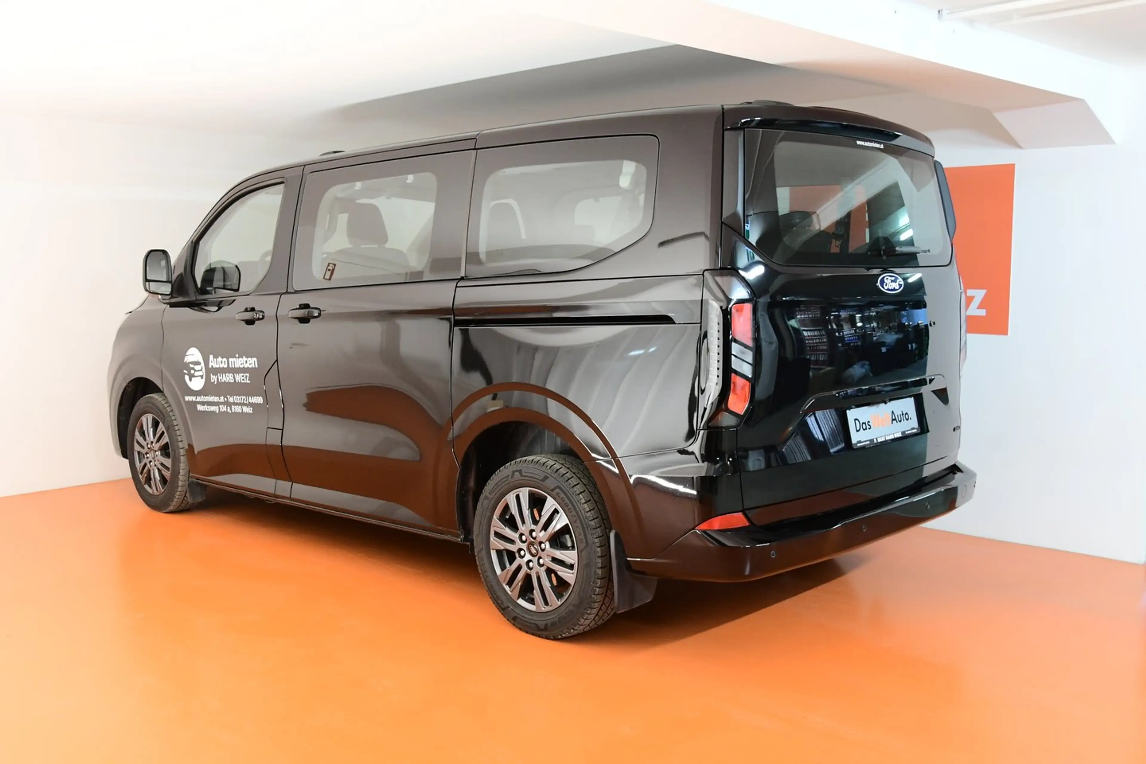 Ford Tourneo Custom Bus 2,0 EcoBlue 320 L1H1 — photo 4