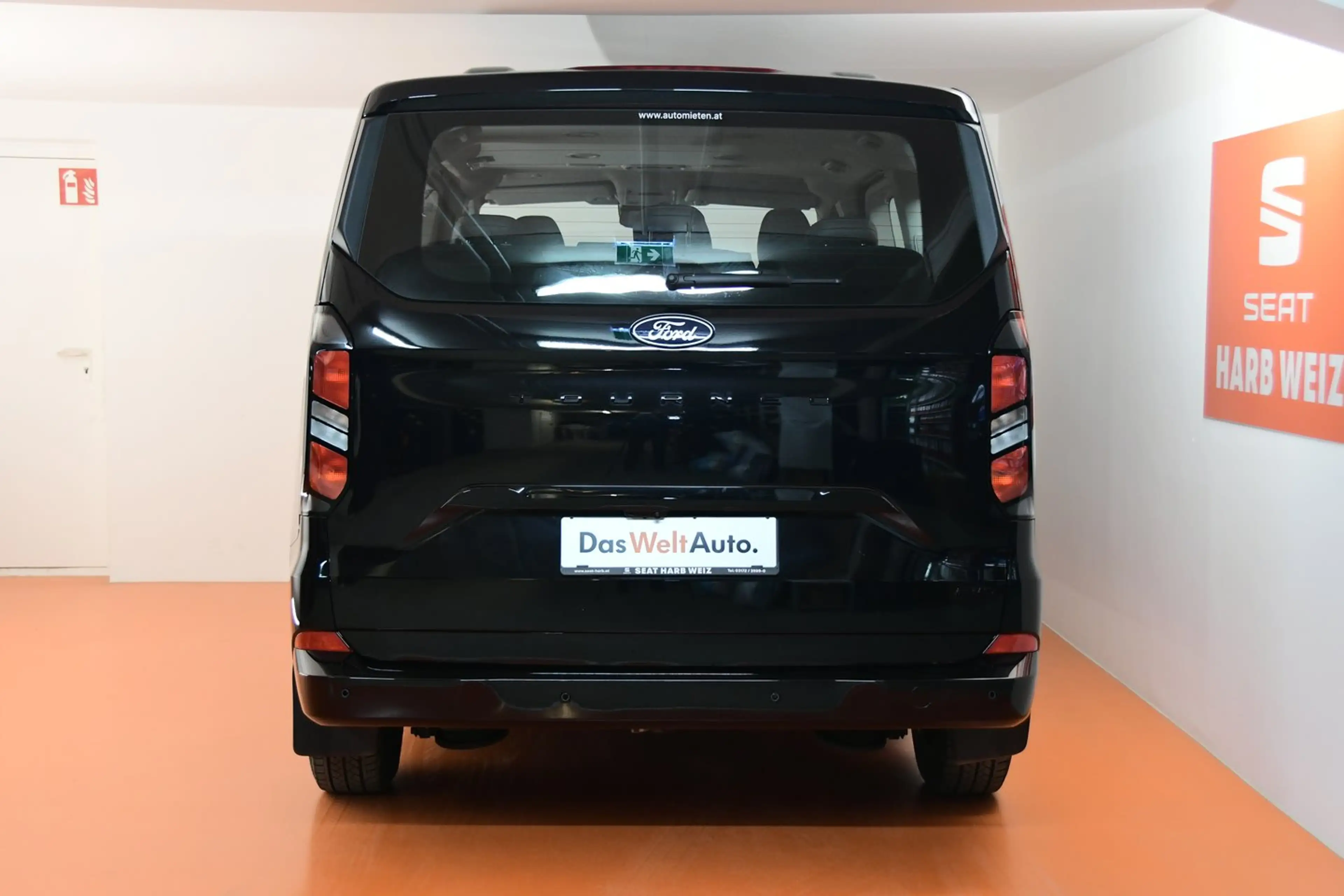 Ford Tourneo Custom Bus 2,0 EcoBlue 320 L1H1 — photo 5