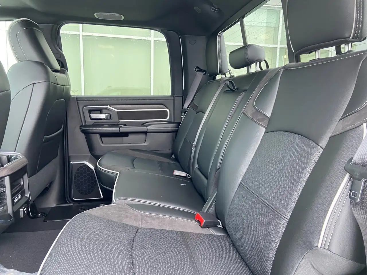 RAM 2500 снимка RAM 2500