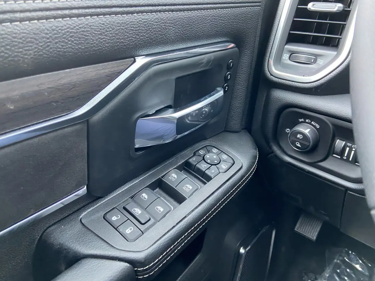 RAM 2500 снимка RAM 2500