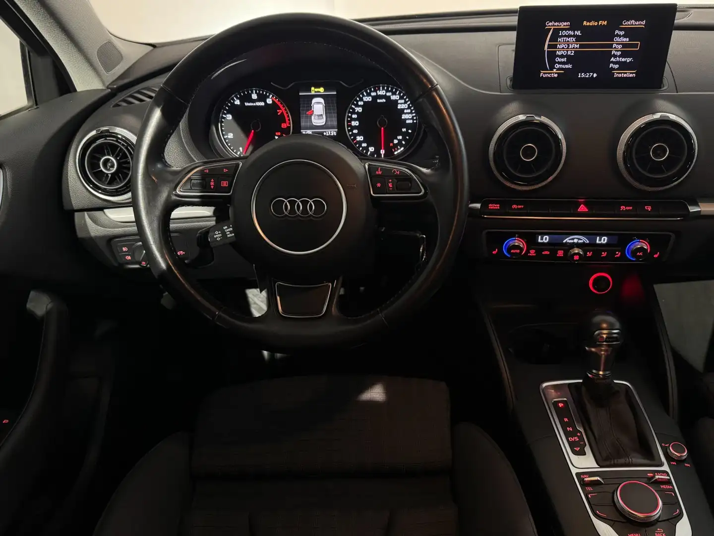 Audi A3 1.8 TFSI Ambiente S-Tronic /Airco/Cruise/NAVI/MMS/ Gris - 2