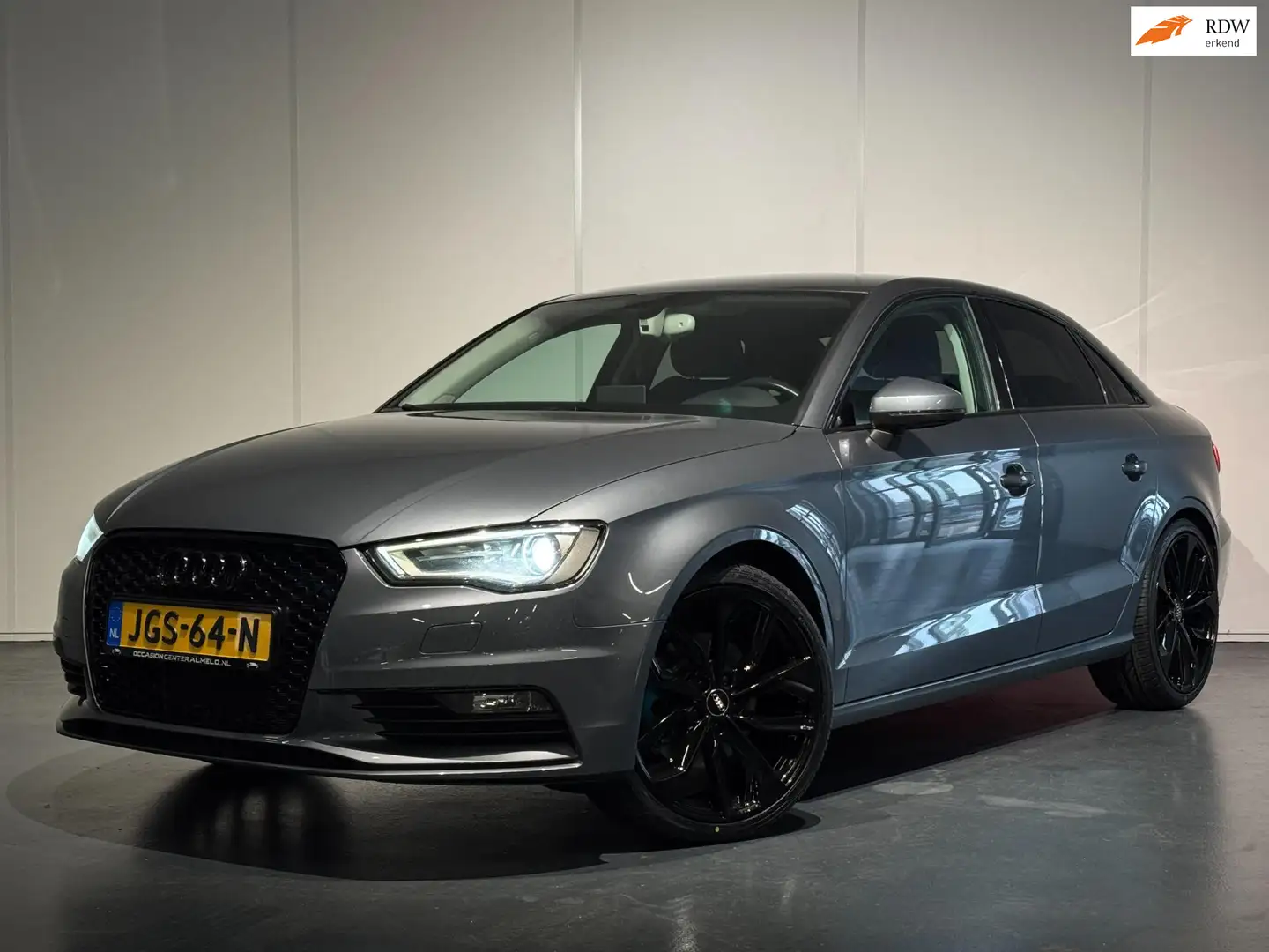 Audi A3 1.8 TFSI Ambiente S-Tronic /Airco/Cruise/NAVI/MMS/ Gris - 1