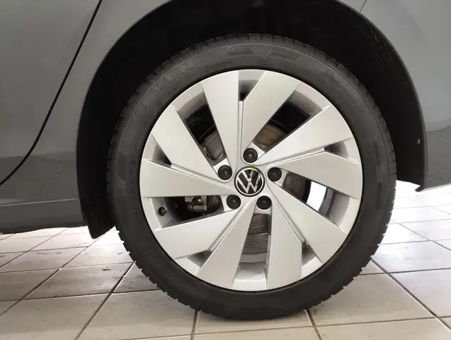 Volkswagen Golf view 8