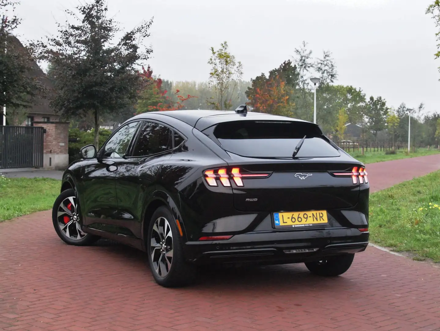 Ford Mustang Mach-E Extended AWD 98 kWh | Bang & Olufsen | 360 Camera Noir - 2