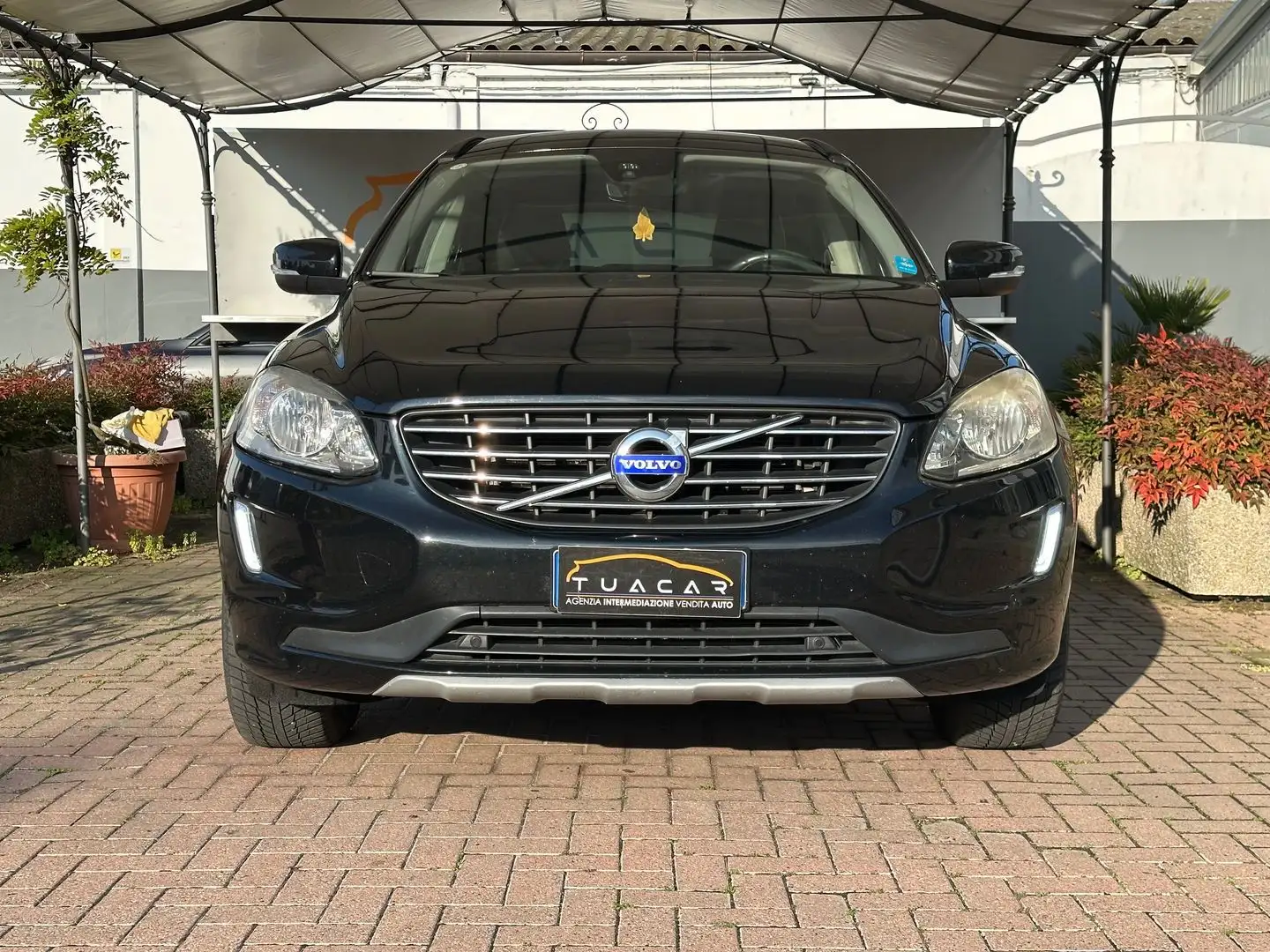 Volvo XC60 Business Plus 2.0 D3 Schwarz - 2