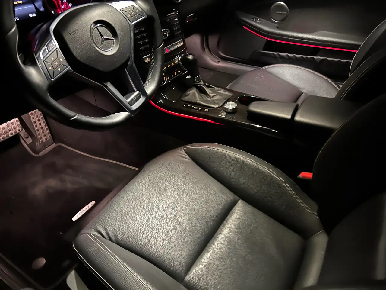 Mercedes-Benz SLK снимка Mercedes-Benz SLK
