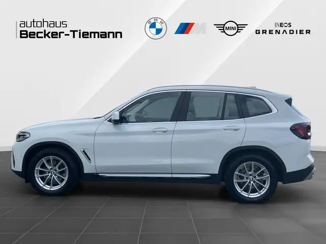 BMW X3 view 3