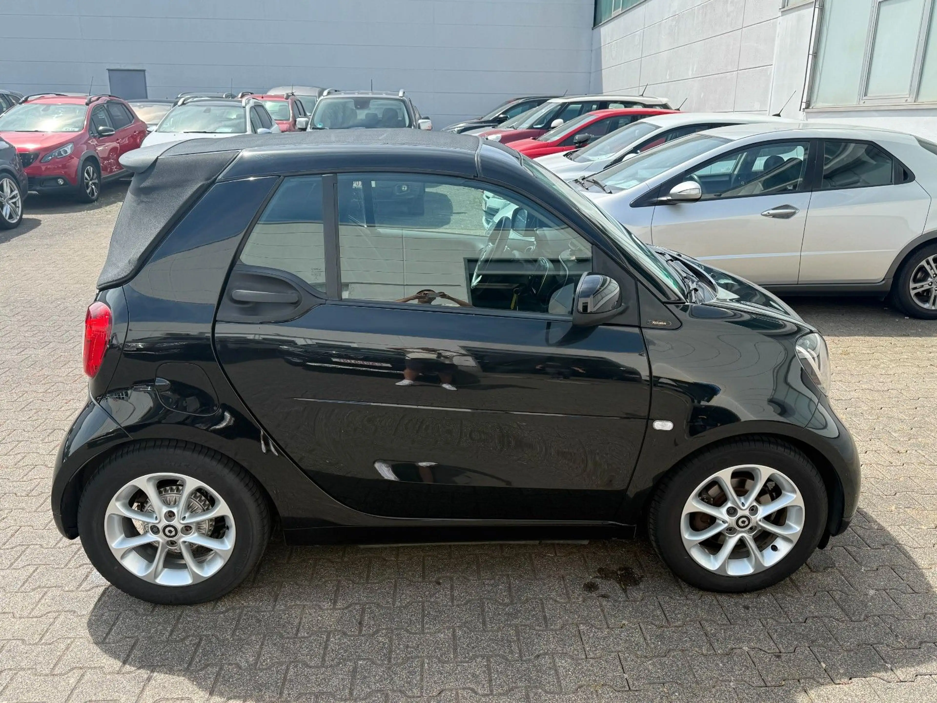 smart forTwo cabrio 90PS /CABRIO/KLIMA/NAVI/SHZ — photo 4