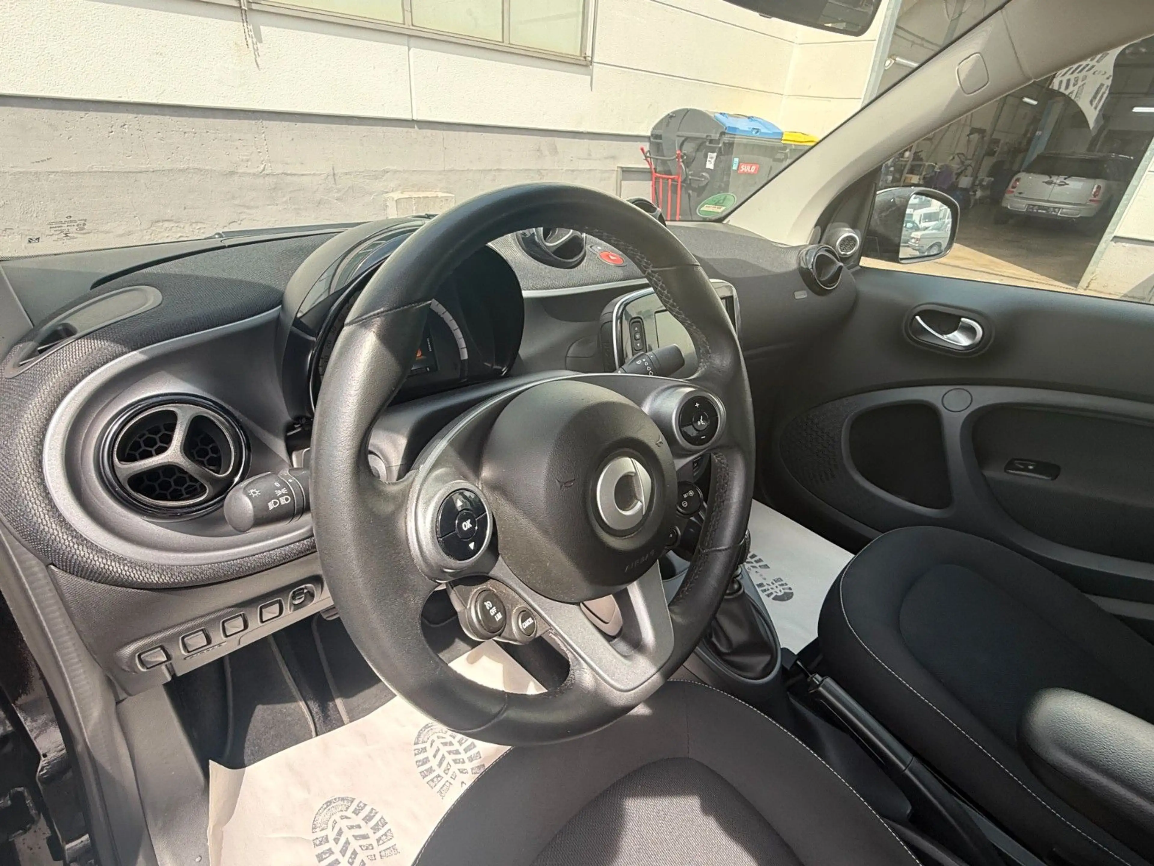 smart forTwo cabrio 90PS /CABRIO/KLIMA/NAVI/SHZ — photo 12
