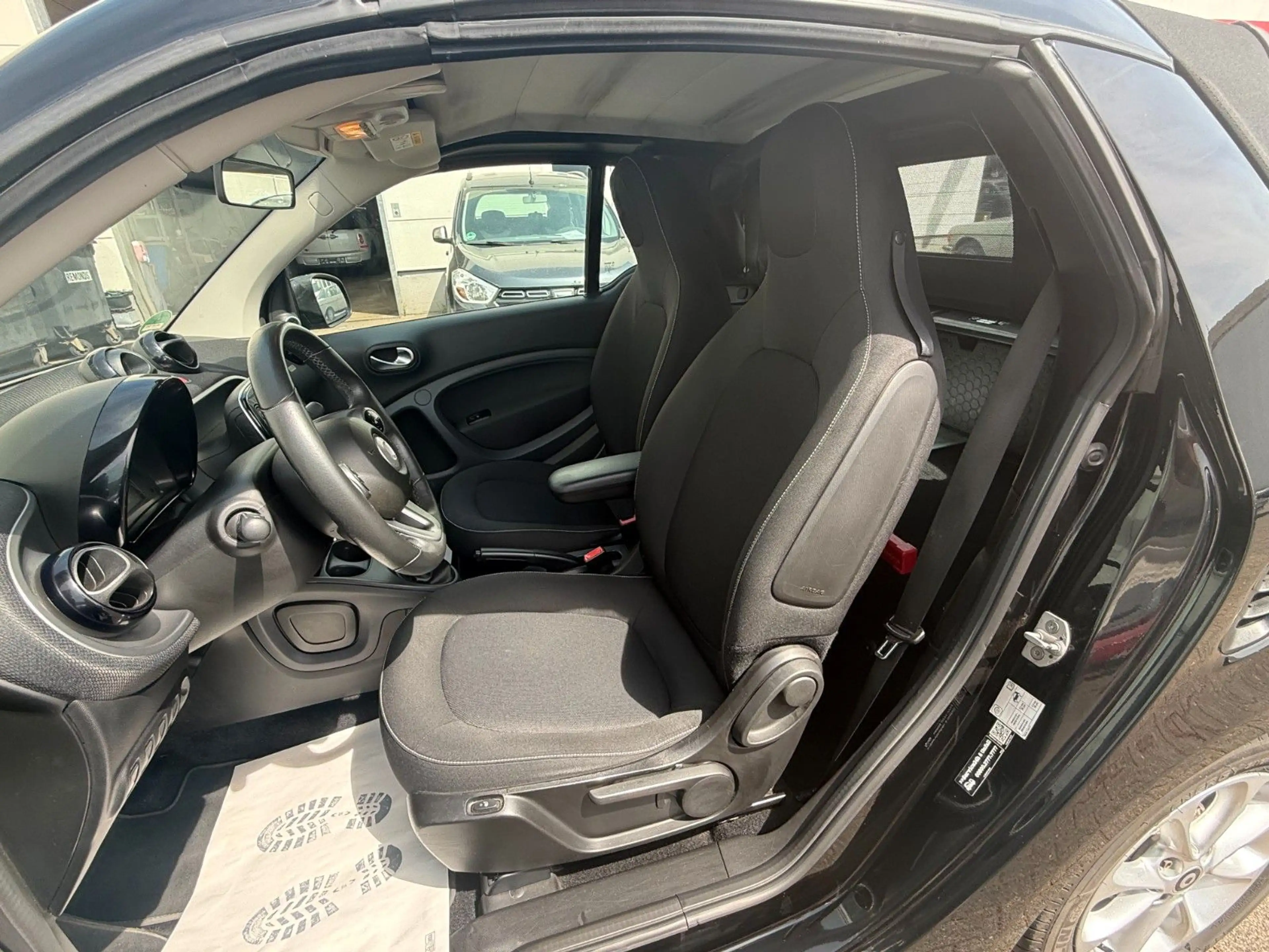 smart forTwo cabrio 90PS /CABRIO/KLIMA/NAVI/SHZ — photo 14
