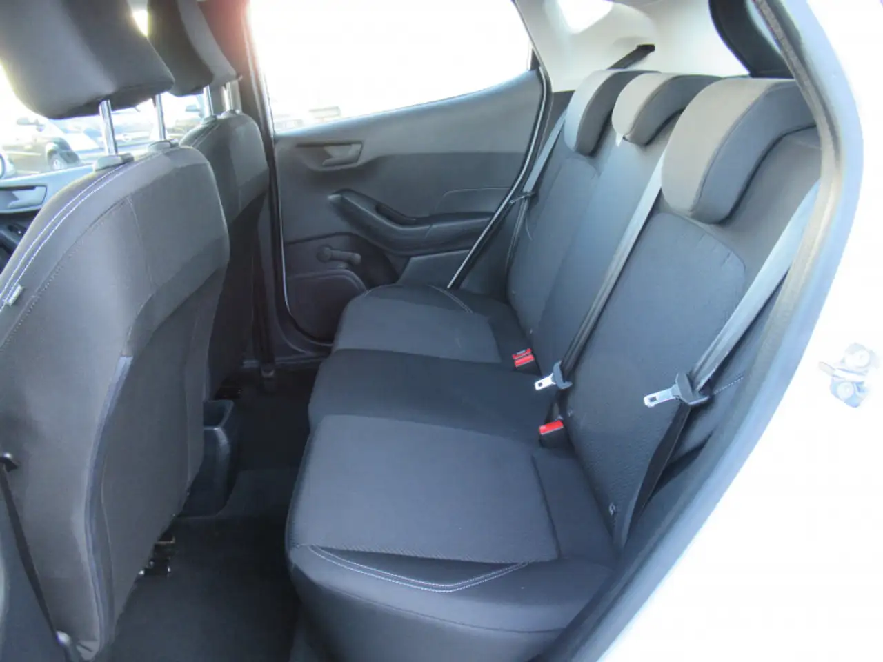 Ford Fiesta 5 portes — photo 5