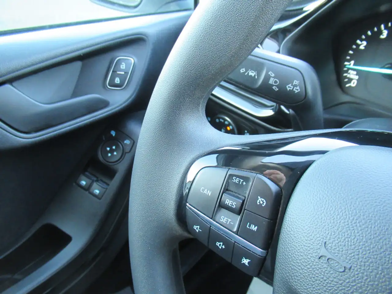 Ford Fiesta 5 portes — photo 10