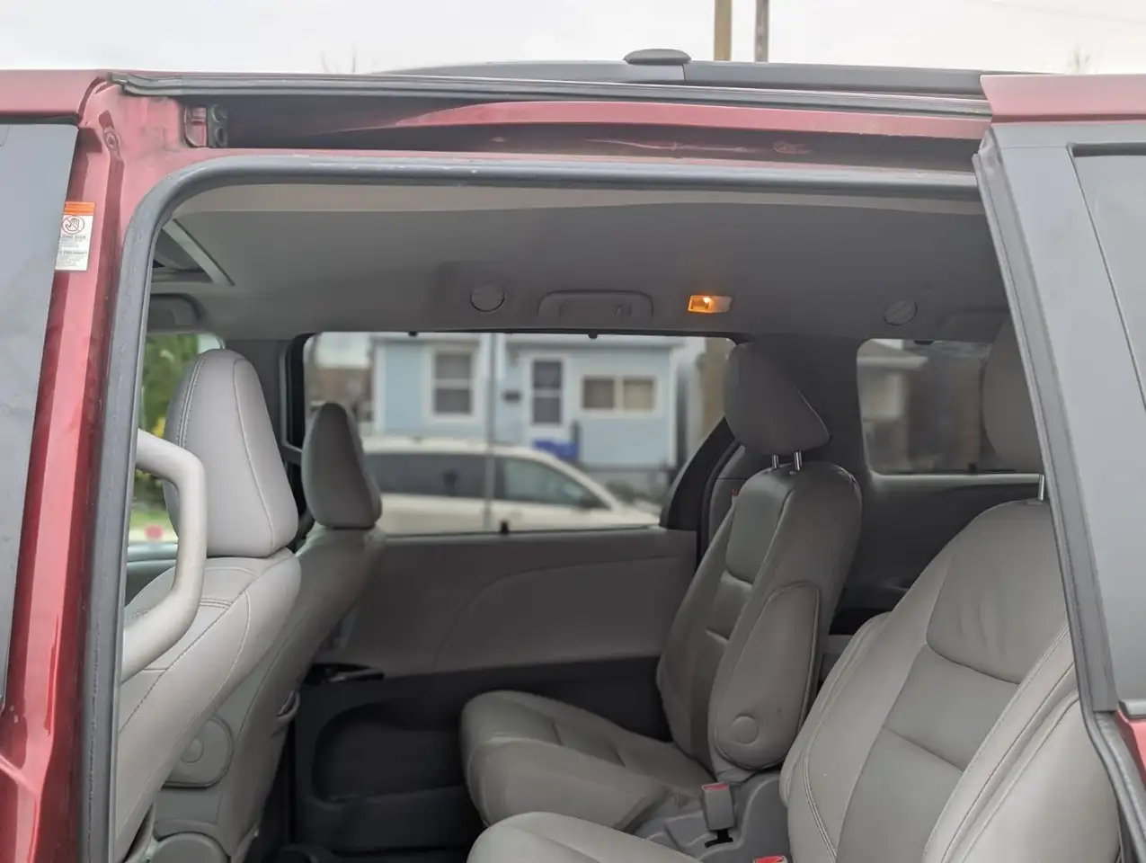 Toyota Sienna снимка Toyota Sienna