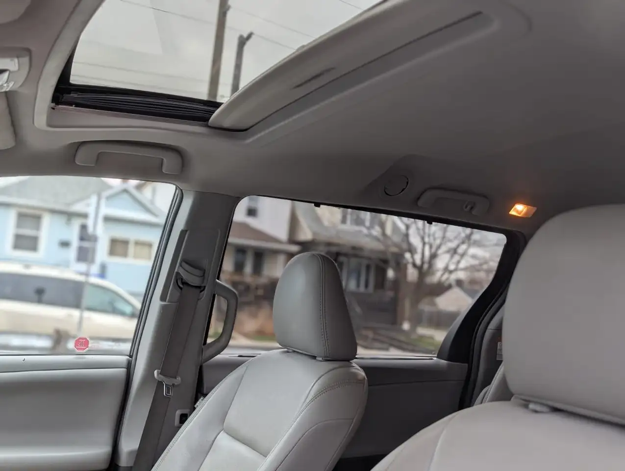 Toyota Sienna снимка Toyota Sienna