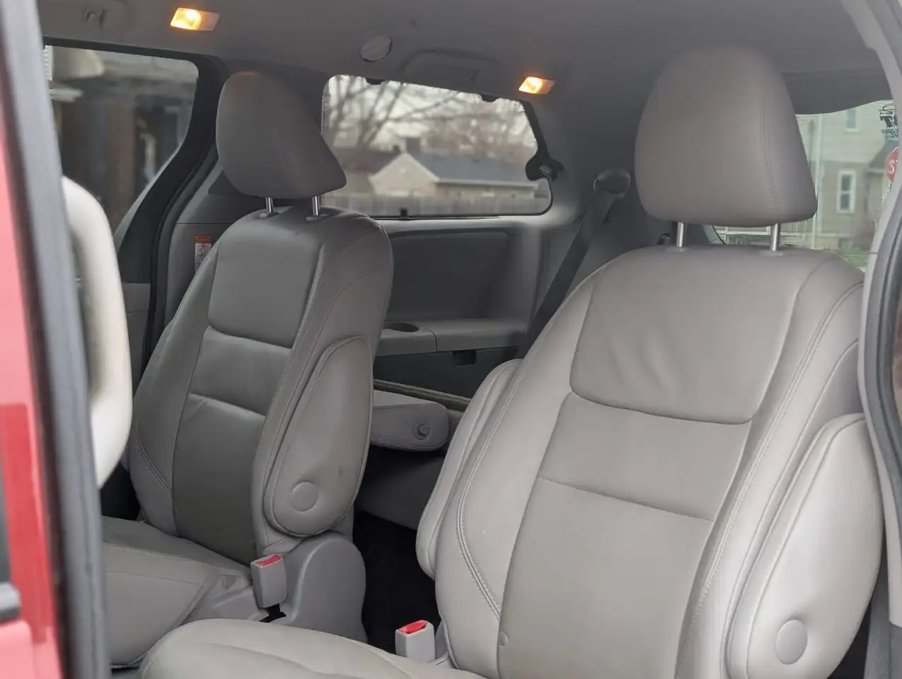 Toyota Sienna снимка Toyota Sienna
