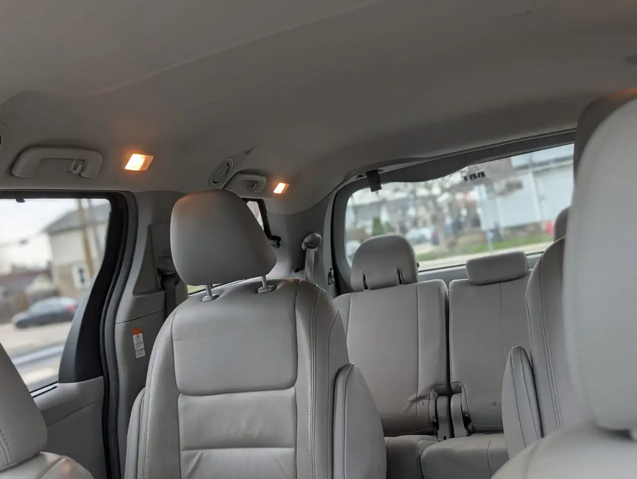 Toyota Sienna снимка Toyota Sienna