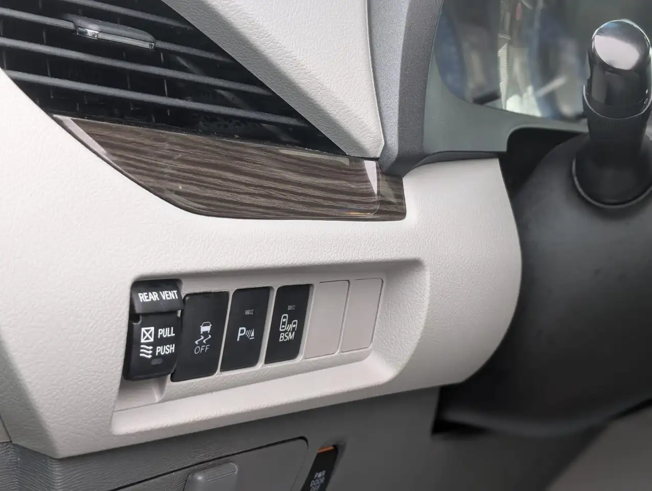 Toyota Sienna снимка Toyota Sienna