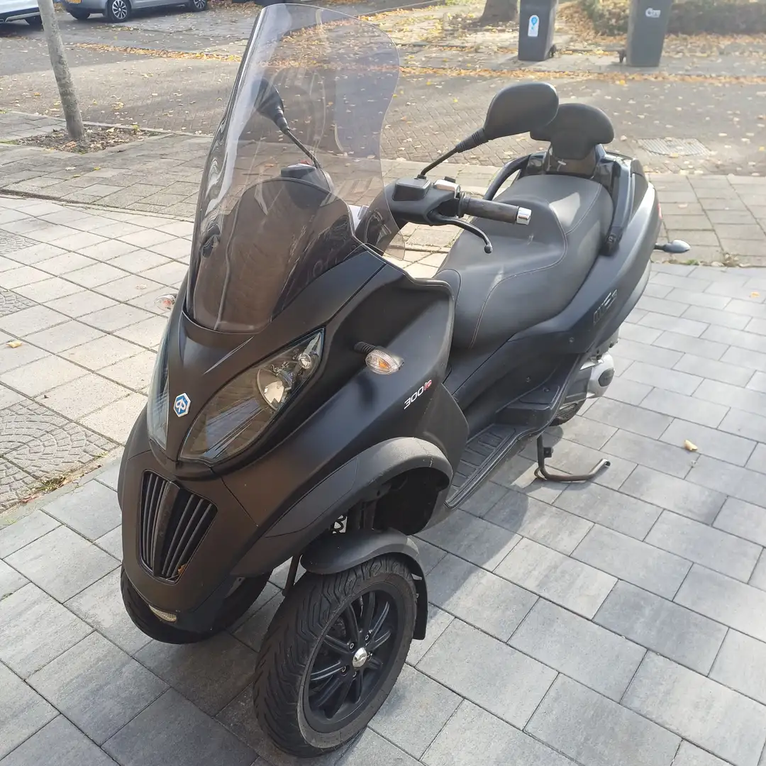 Piaggio MP3 300 Zwart - 2