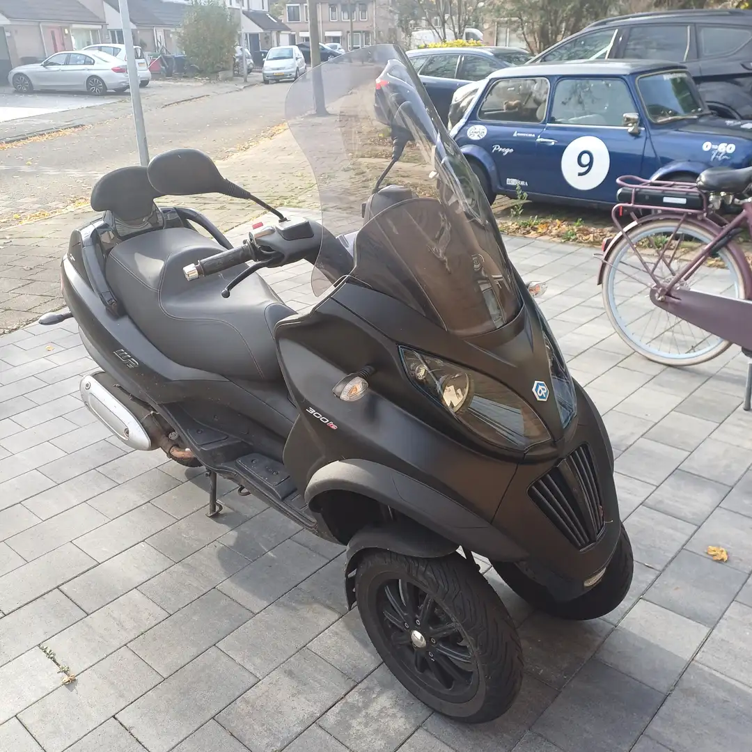 Piaggio MP3 300 Zwart - 1