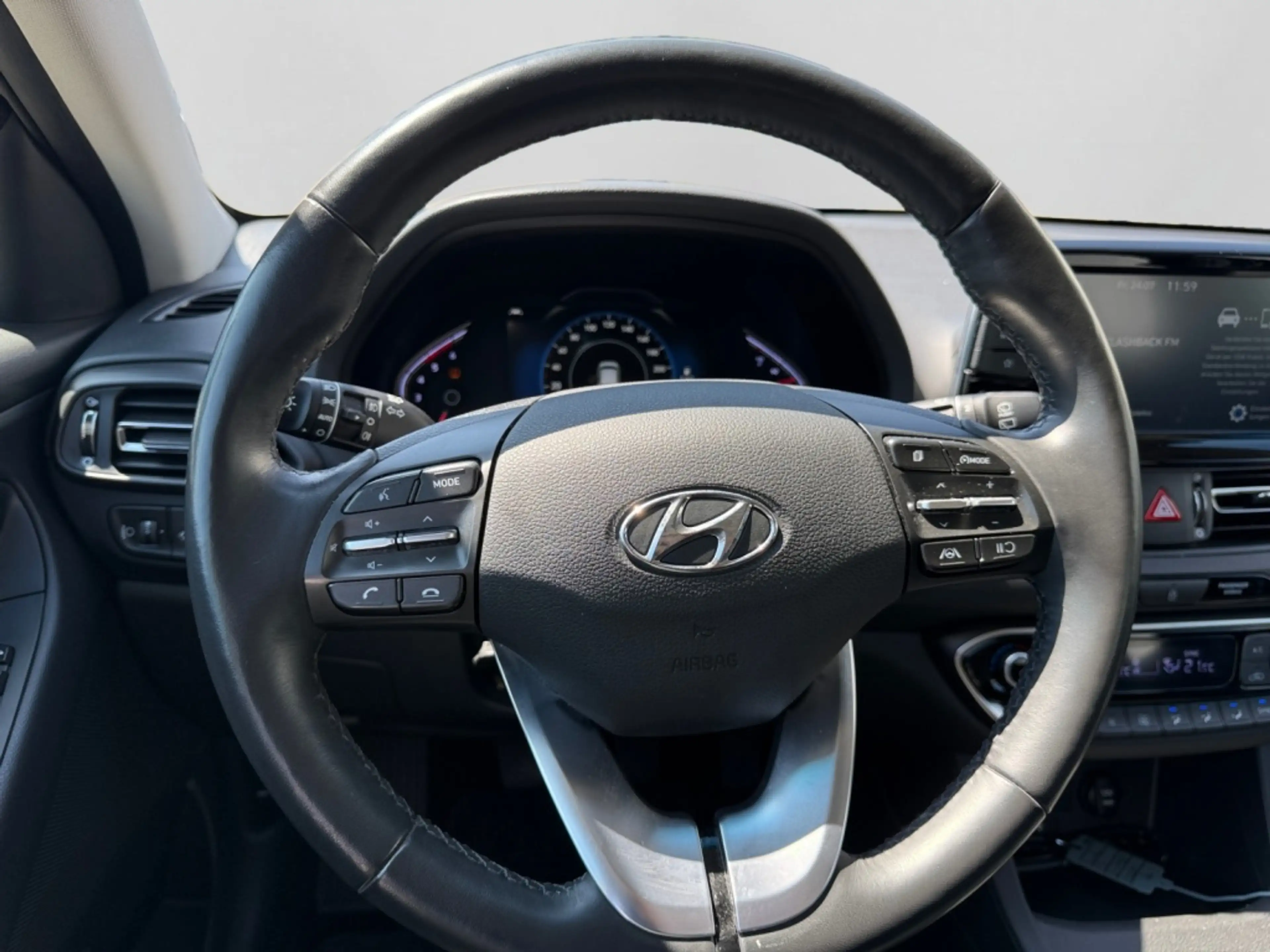 Hyundai i30 1.6 CRDI DCT Trend AUT — photo 13