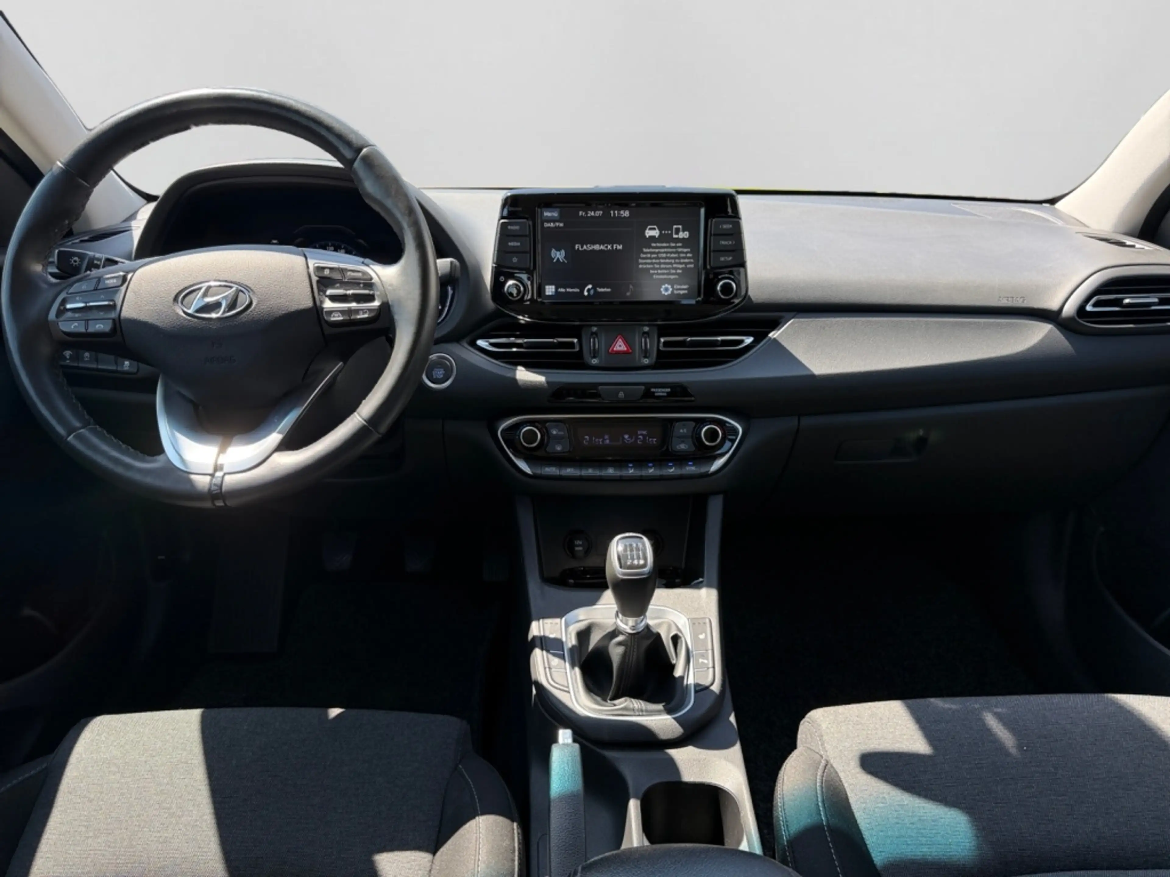 Hyundai i30 1.6 CRDI DCT Trend AUT — photo 11