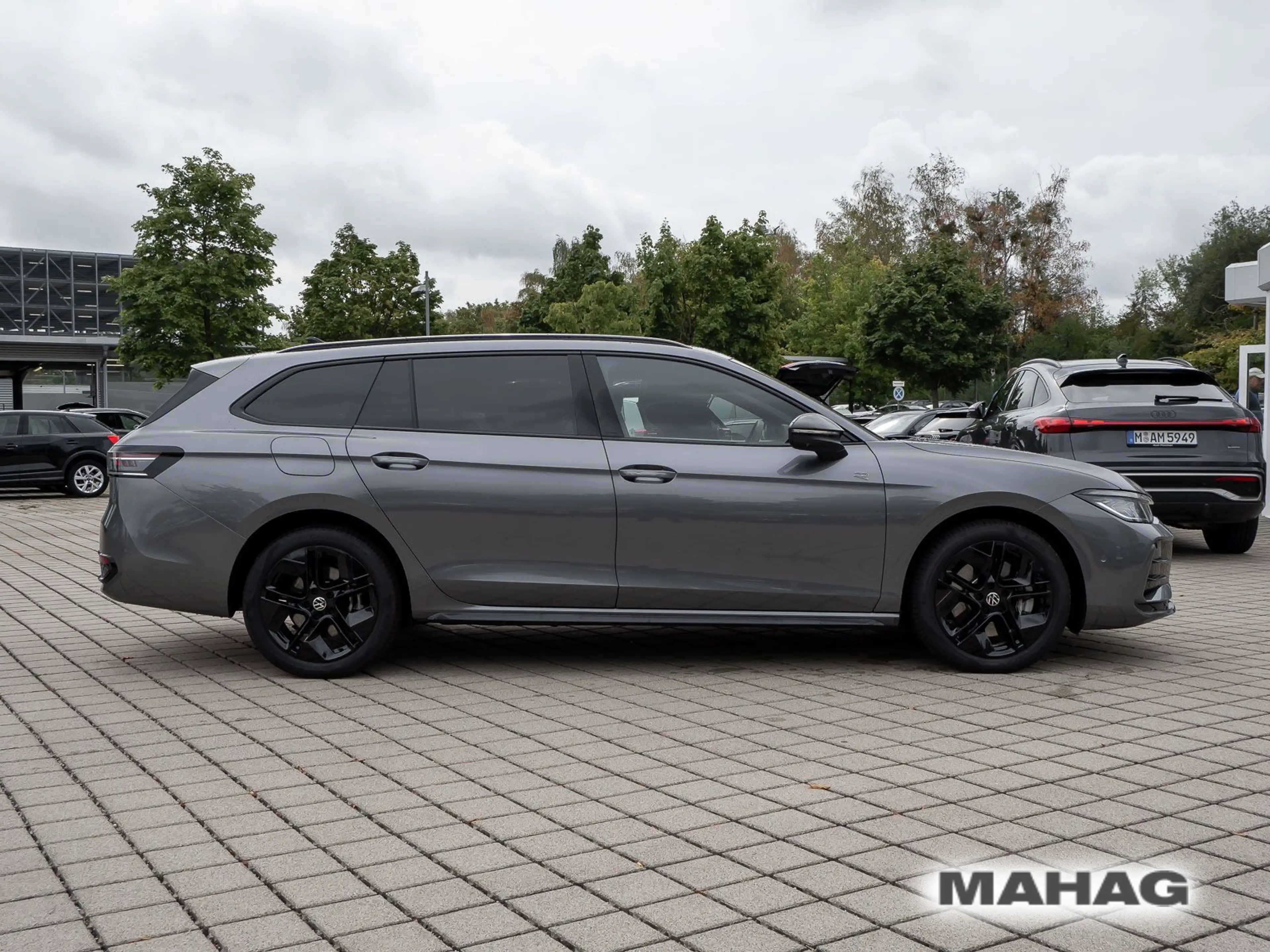 Volkswagen Passat Variant R-Line 1.5 TSI eHybrid IQ.Light I — photo 6